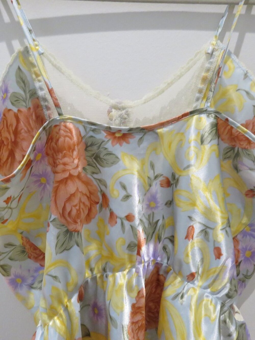 VINTAGE VICTORIA'S SECRET Gold Label Floral Satin Lace Cami Top Coquette Y2K - Picture 10 of 13